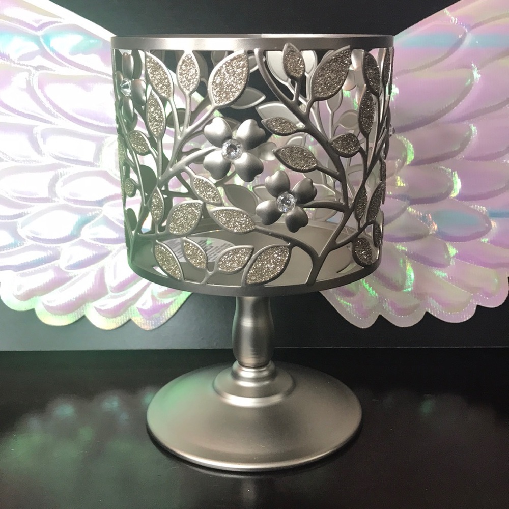 Bath And Body Works Dogwood with gem 3wickcandle holder